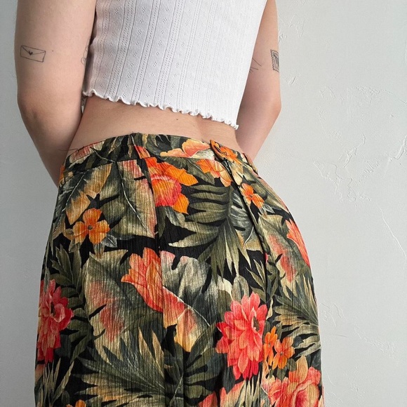 midi to maxi floral hawaiian print skirt with button details down the front - Picture 3 of 7